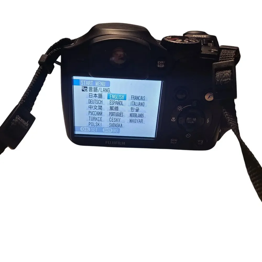 Fujifilm FinePix S700 10x Optical Zoom 7.1 Mega Pixel Digital Camera/Black